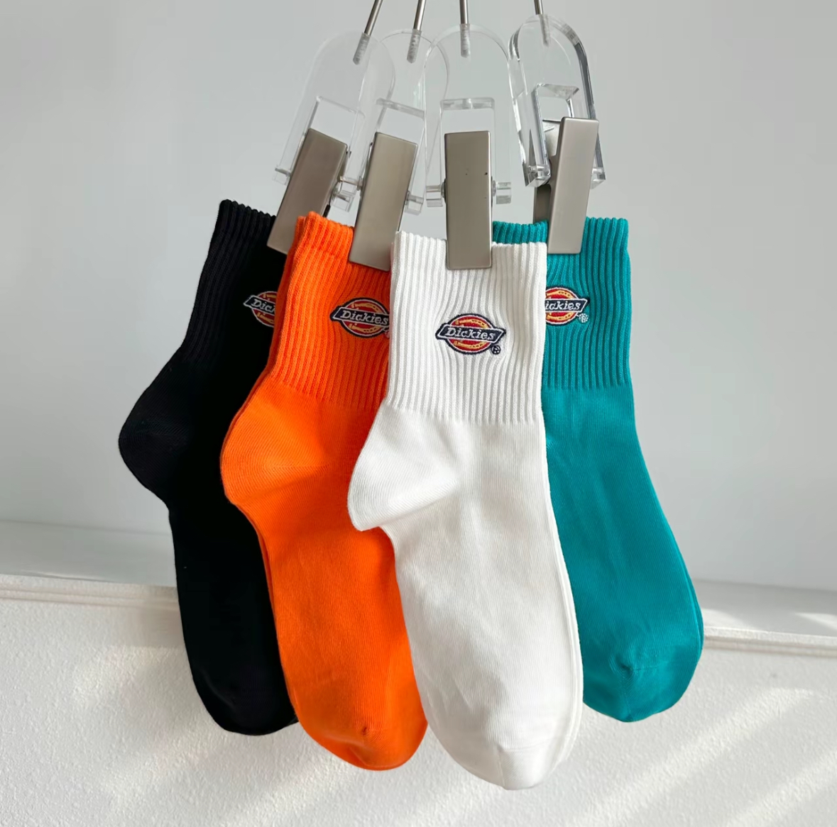 代購-Dickies 刺繡logo 吸汗透氣防臭 中筒襪 男女同款【D243UJ192】