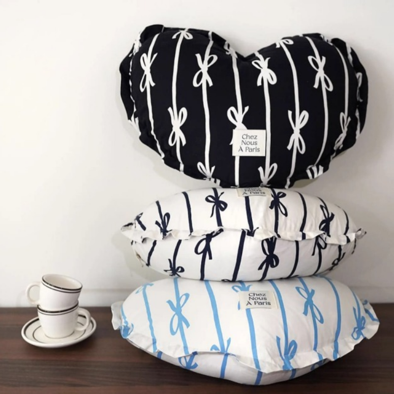 《6178》ins韓系蝴蝶結愛心抱枕