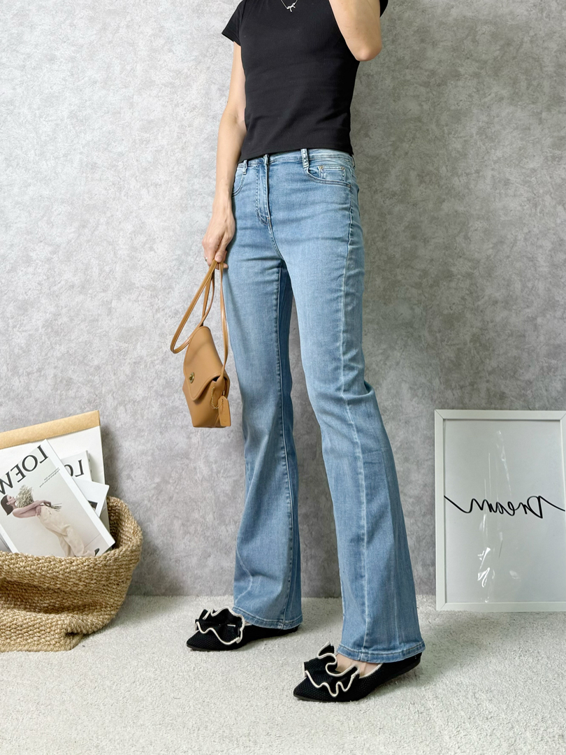 有點復古、有點辣的優雅曲線喇叭褲