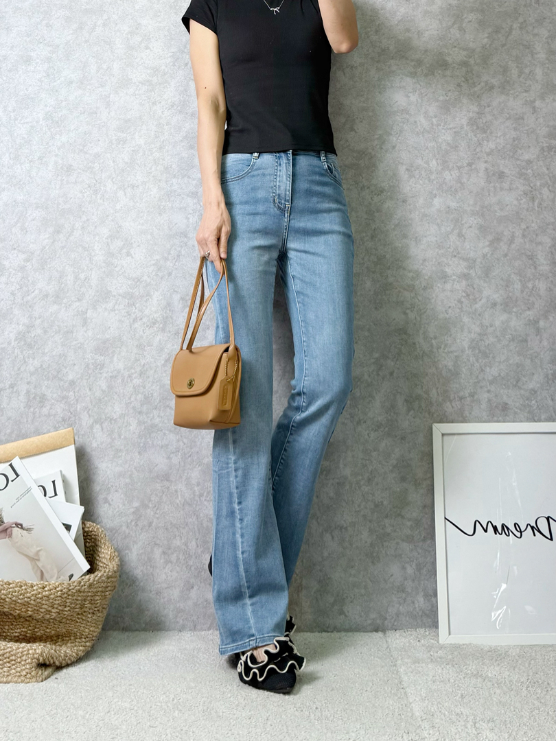 有點復古、有點辣的優雅曲線喇叭褲