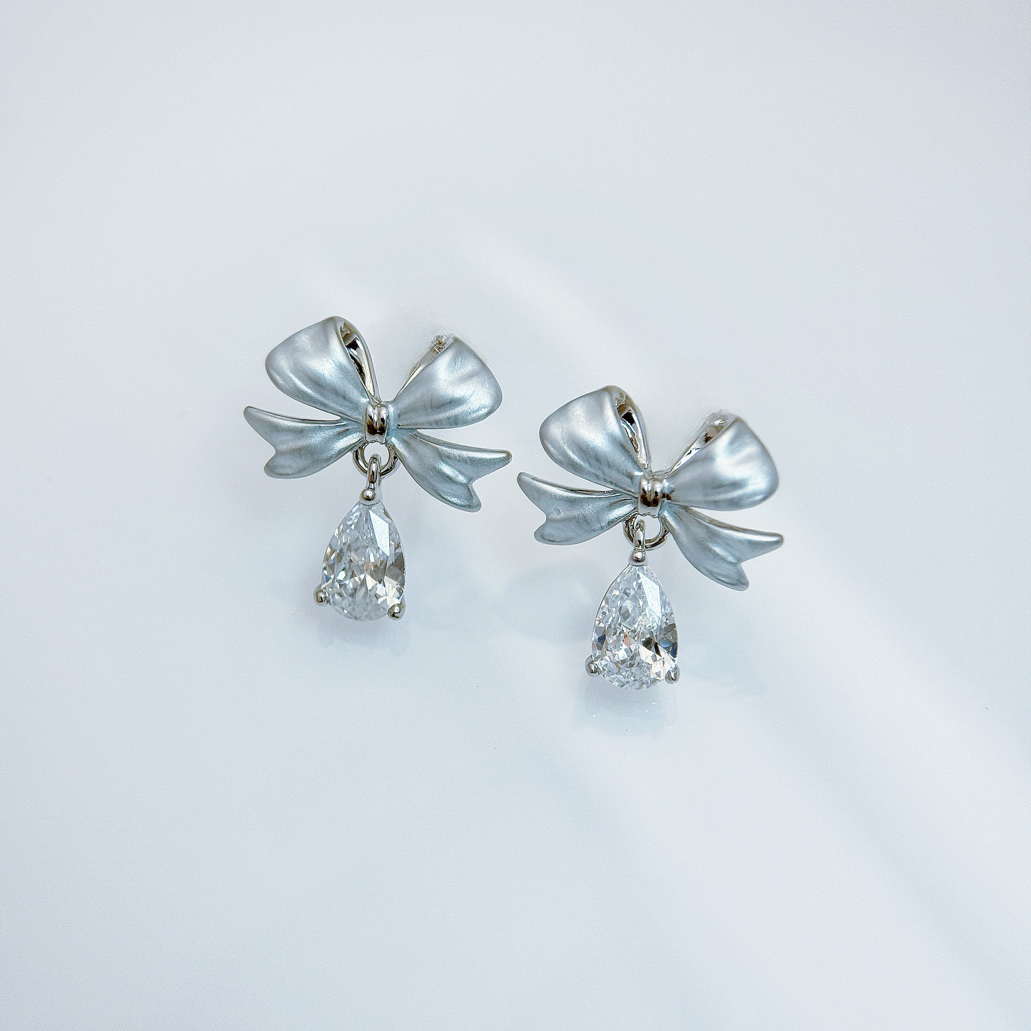 冰霜蝴蝶結耳環