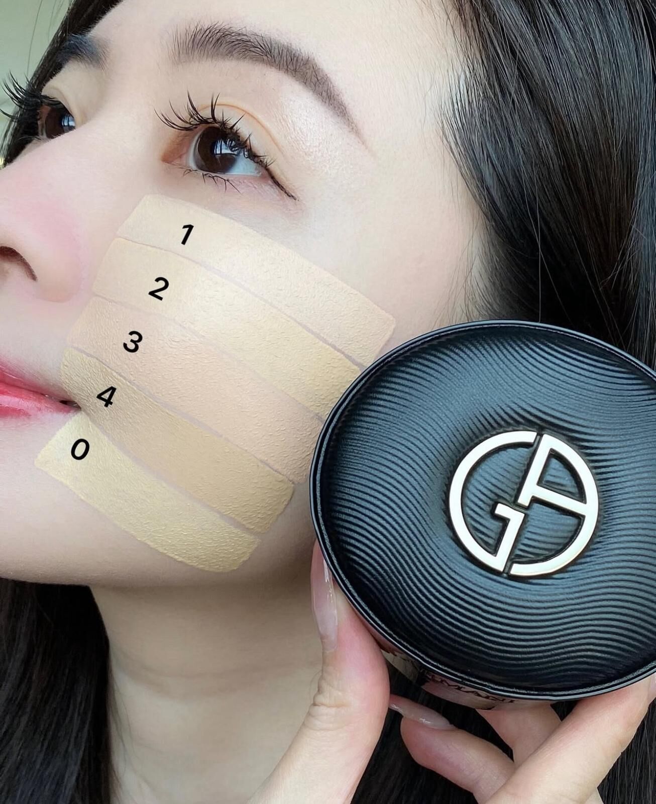 Armani 最新黑皮革水潤絲光氣墊修護粉底#1