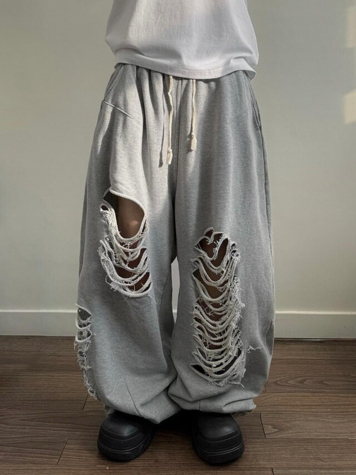 淨色破洞鬆身運動褲 WELL DONE-141P