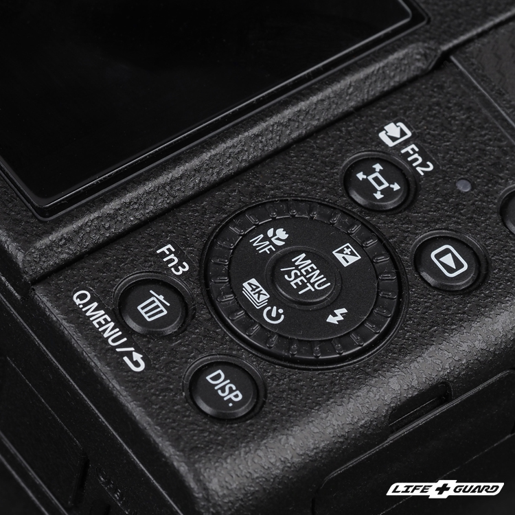 LIFE+GUARD 相機貼膜安裝特寫，適用 Panasonic LUMIX DC-TZ99