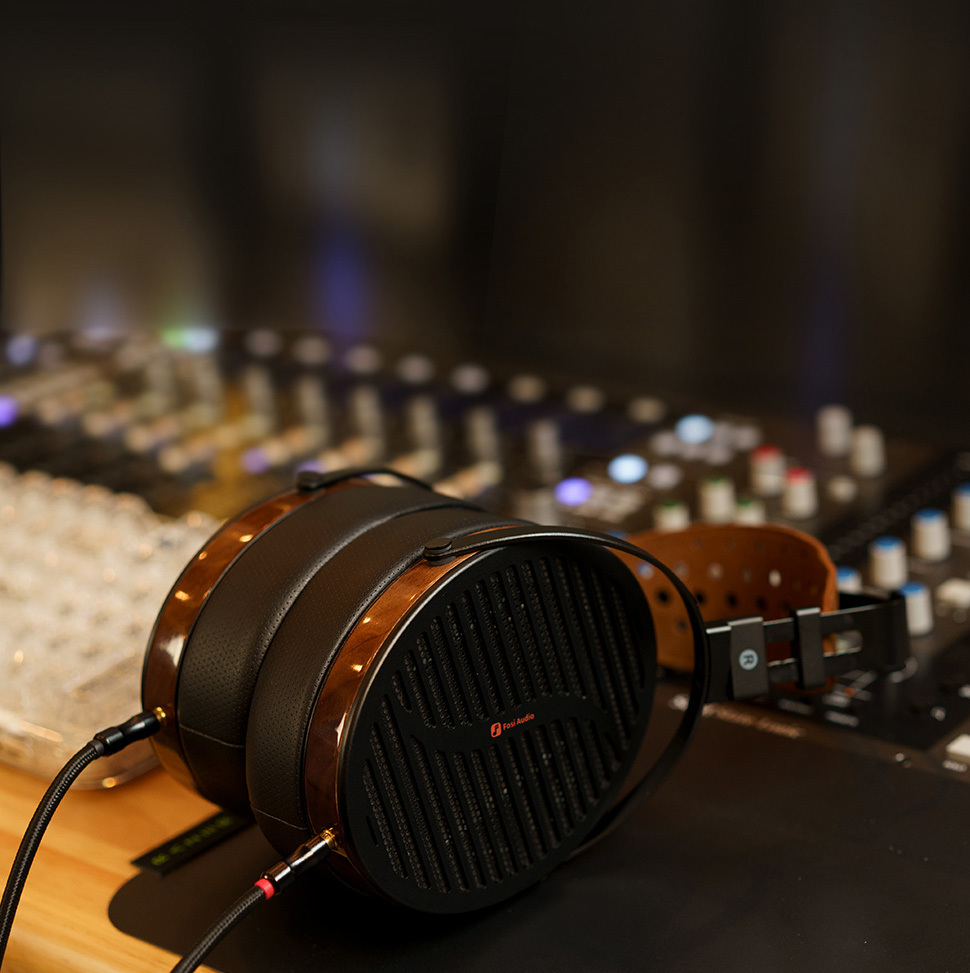 真正的高保真從不止於人耳的極限。10-50kHz寬廣頻響範圍,從次聲震顫到超聲波,細節盡收於耳