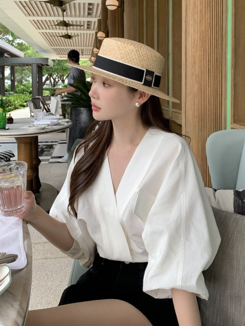 [現貨] Quanna 溫柔大V領束口袖襯衫 [ 2色 / Free ]