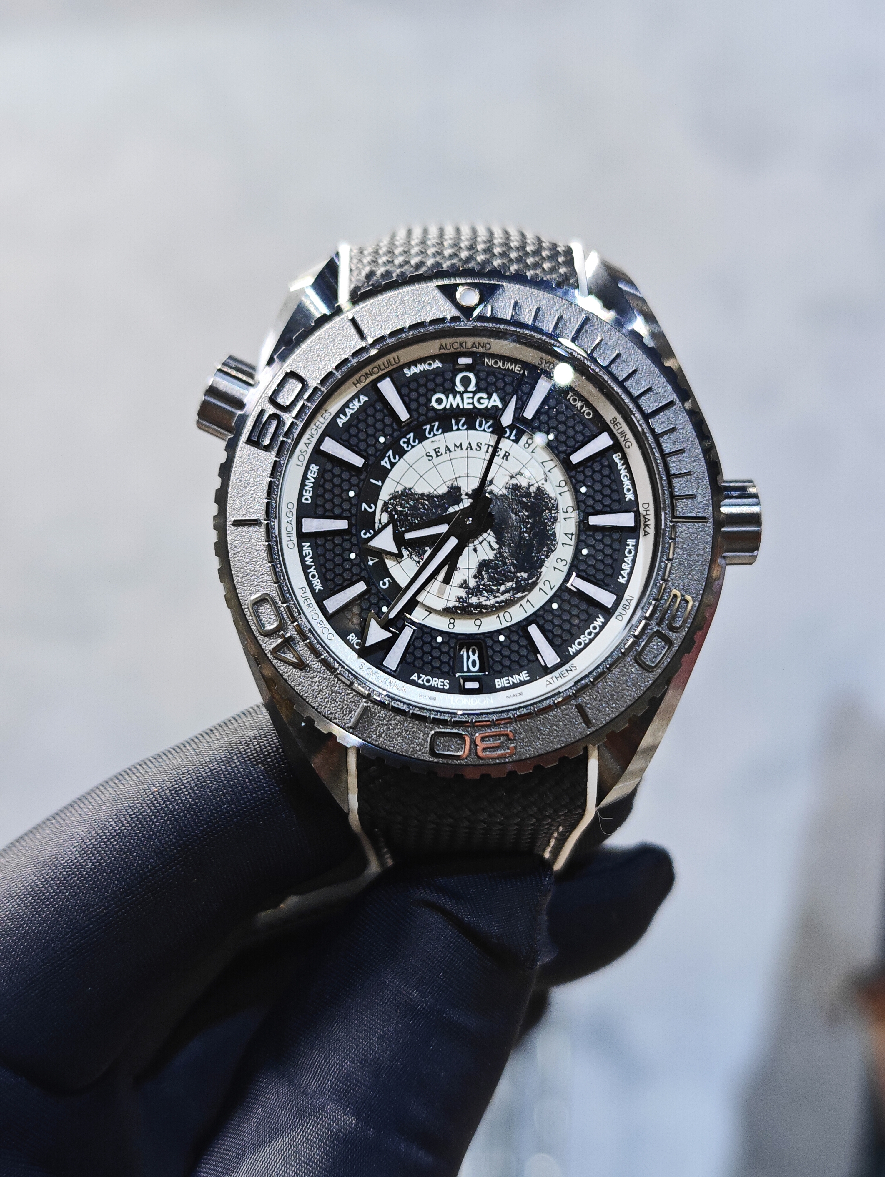 BRAND NEW OMEGA SEAMASTER PLANET OCEAN 600M 215.92.46.22.01.007  21592462201007 BLACK CERAMIC ON RUBBER STRAP45 mm