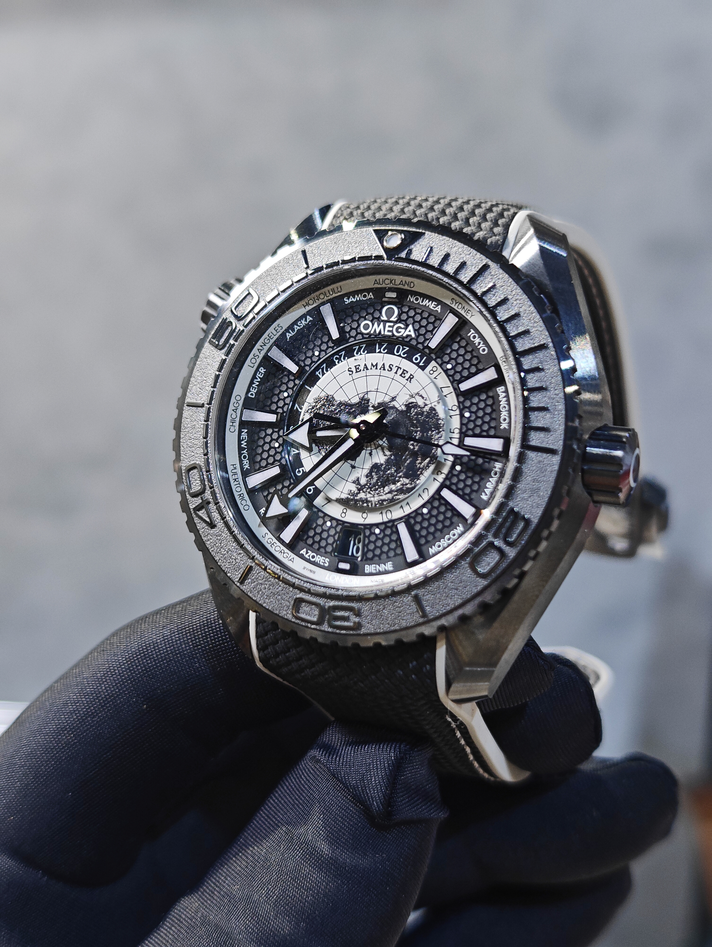 BRAND NEW OMEGA SEAMASTER PLANET OCEAN 600M 215.92.46.22.01.007  21592462201007 BLACK CERAMIC ON RUBBER STRAP45 mm