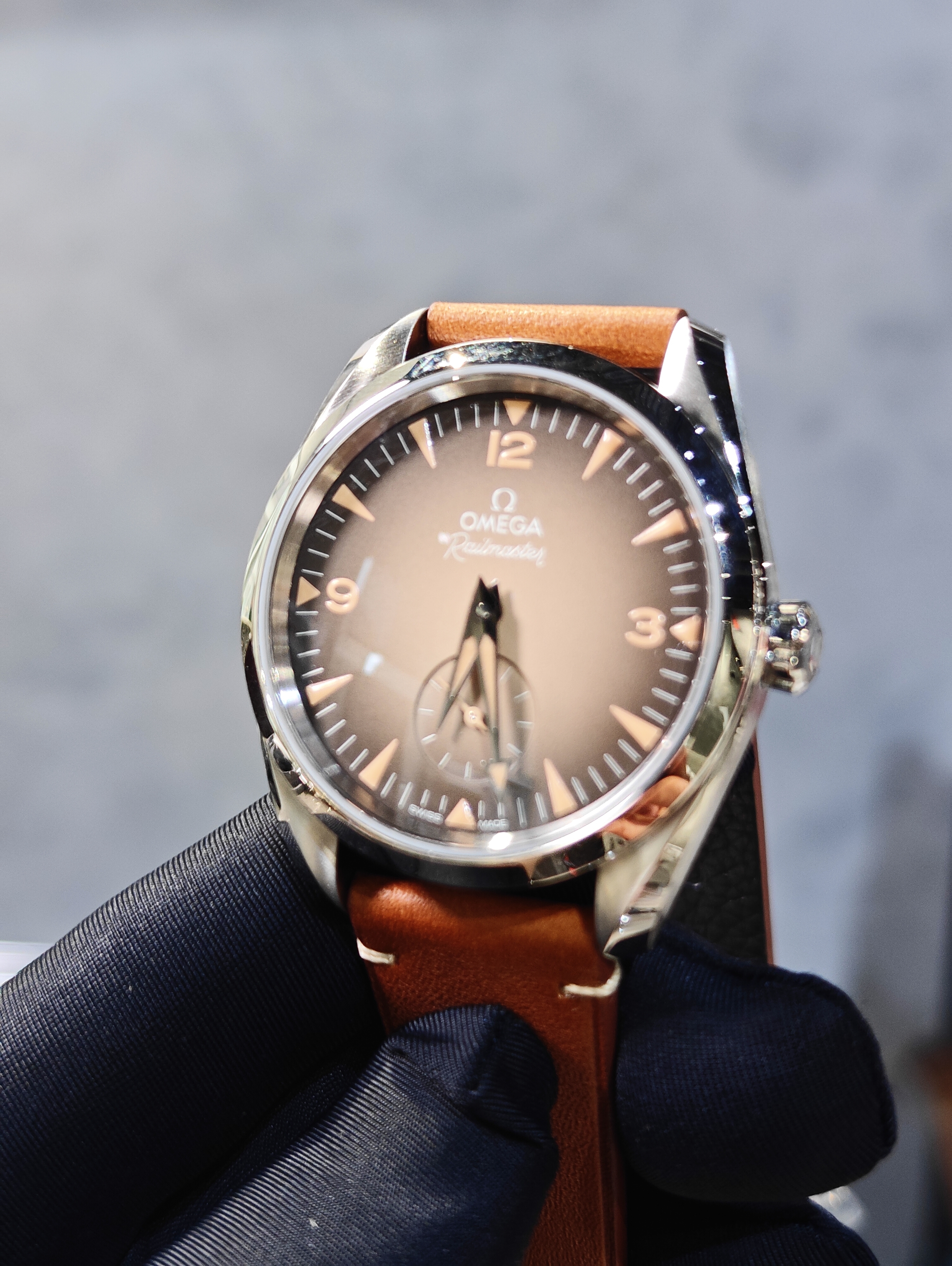 BRAND NEW OMEGA SEAMASTER RAILMASTER 235.12.38.20.13.001 23512382013001 BROWN DIAL STEEL ON LEATHER STRAP 38MM