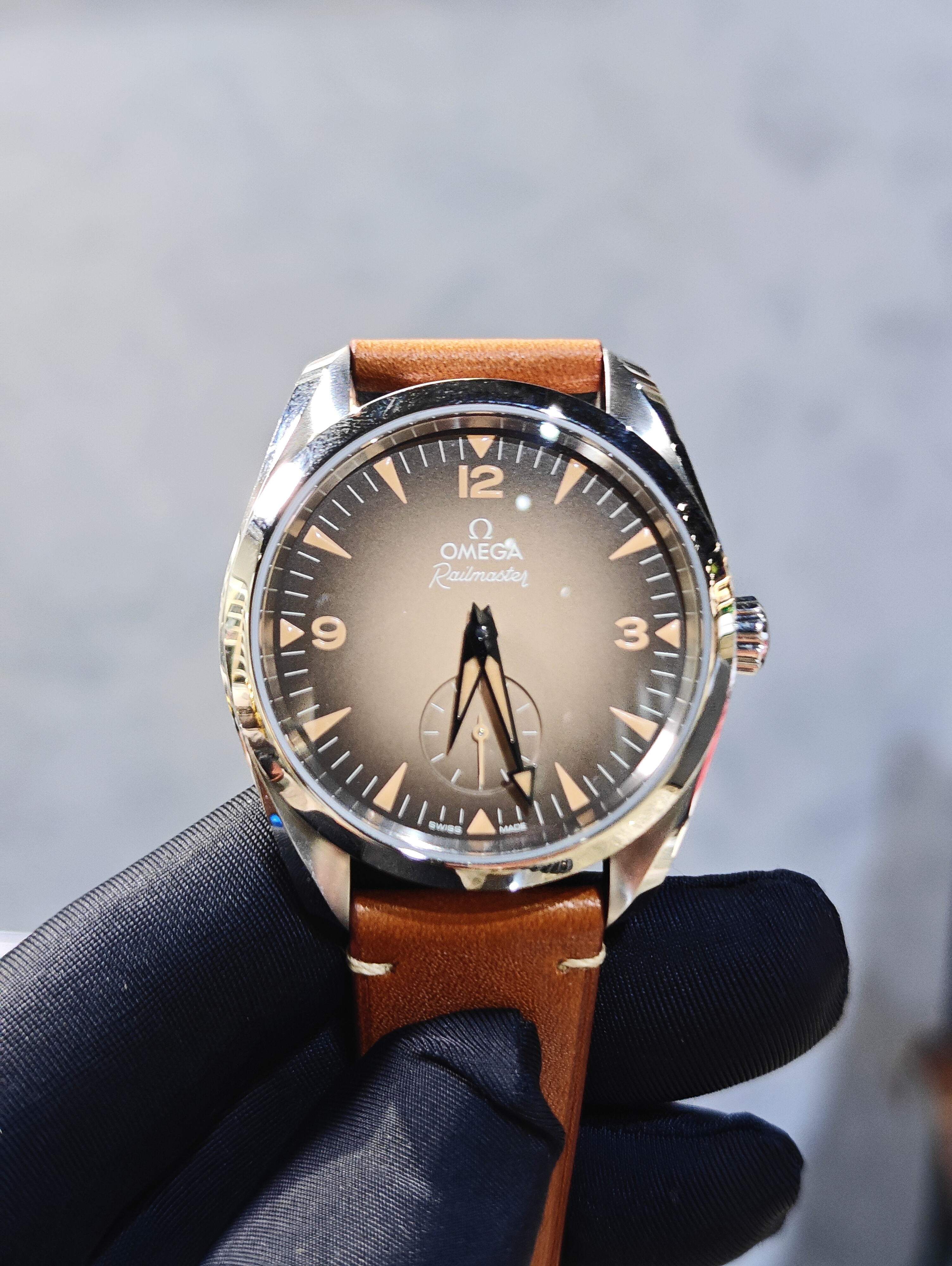BRAND NEW OMEGA SEAMASTER RAILMASTER 235.12.38.20.13.001 23512382013001 BROWN DIAL STEEL ON LEATHER STRAP 38MM