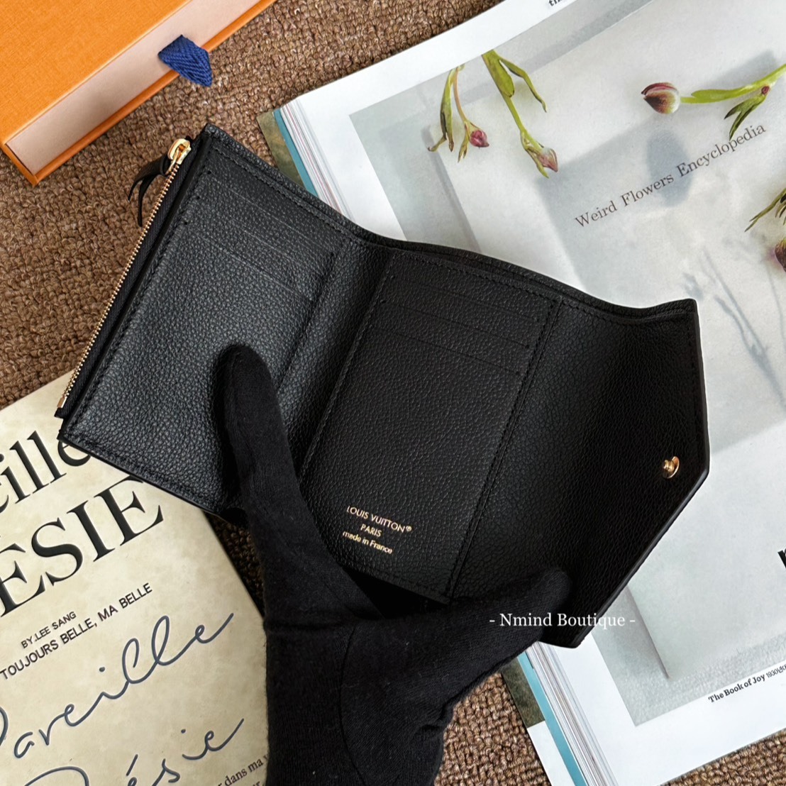 LOUIS VUITTON VICTORINE WALLET /  ( BLACK /BEIGE )