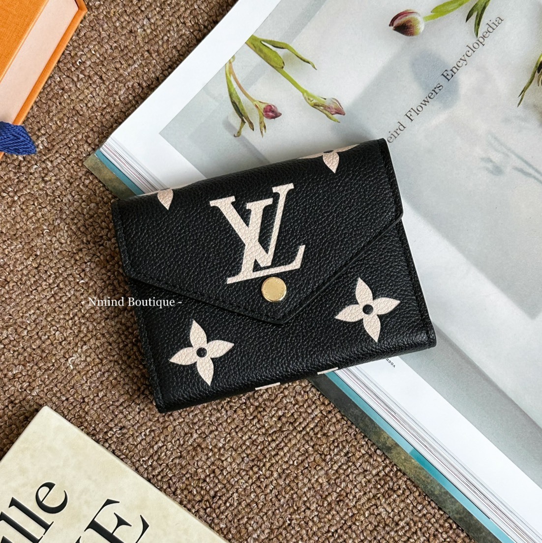 LOUIS VUITTON VICTORINE WALLET /  ( BLACK /BEIGE )