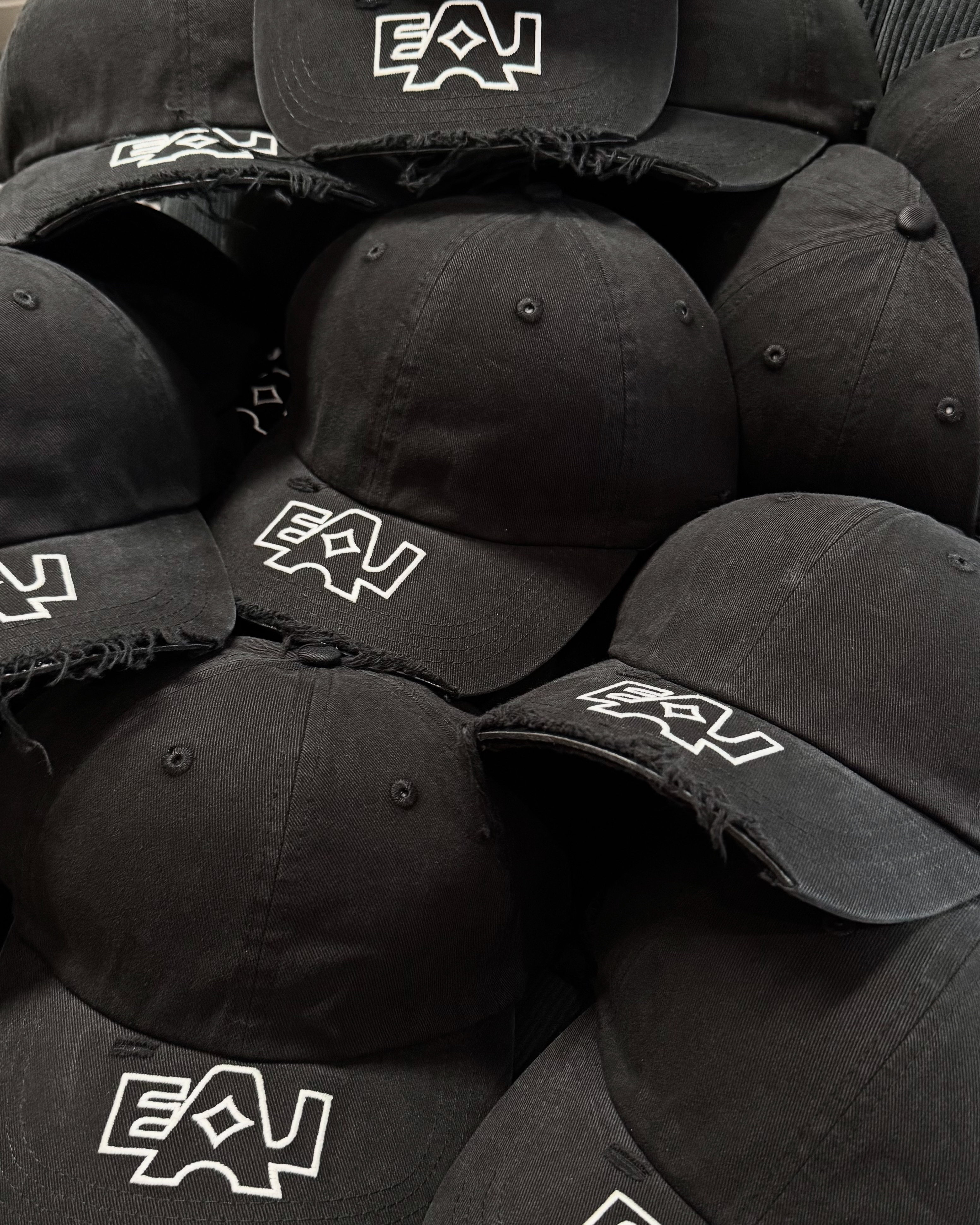 E’TREALOUEST 25SS (LTNS) Logo-Man short Cap 破壞 短帽簷 棒球帽