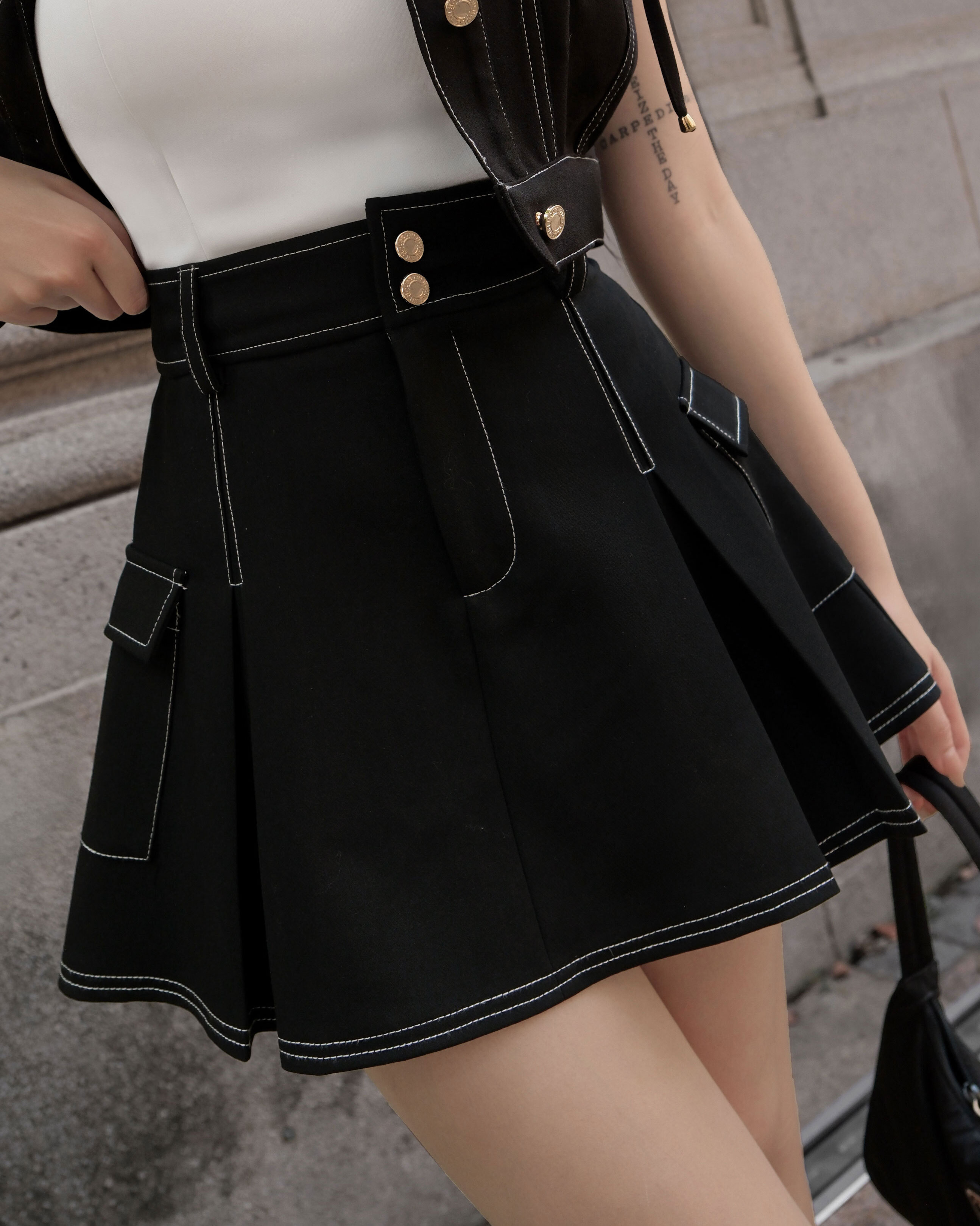 限定-個性車線口袋百褶裙