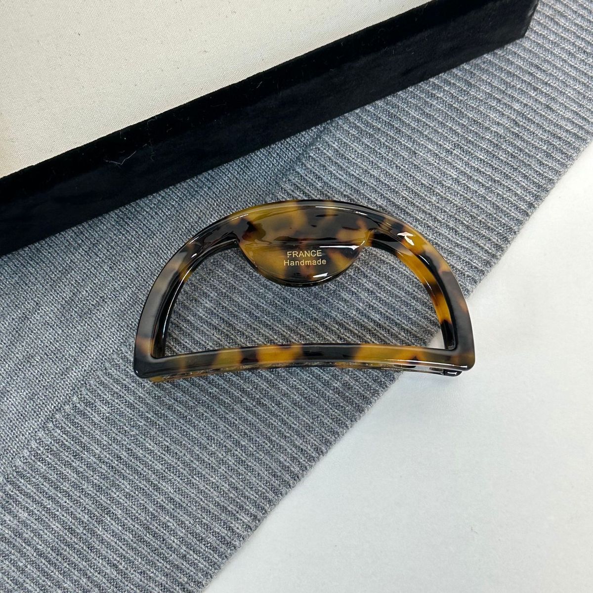 #N/A - 韓式半圓鏤空髮夾 (深玳瑁)