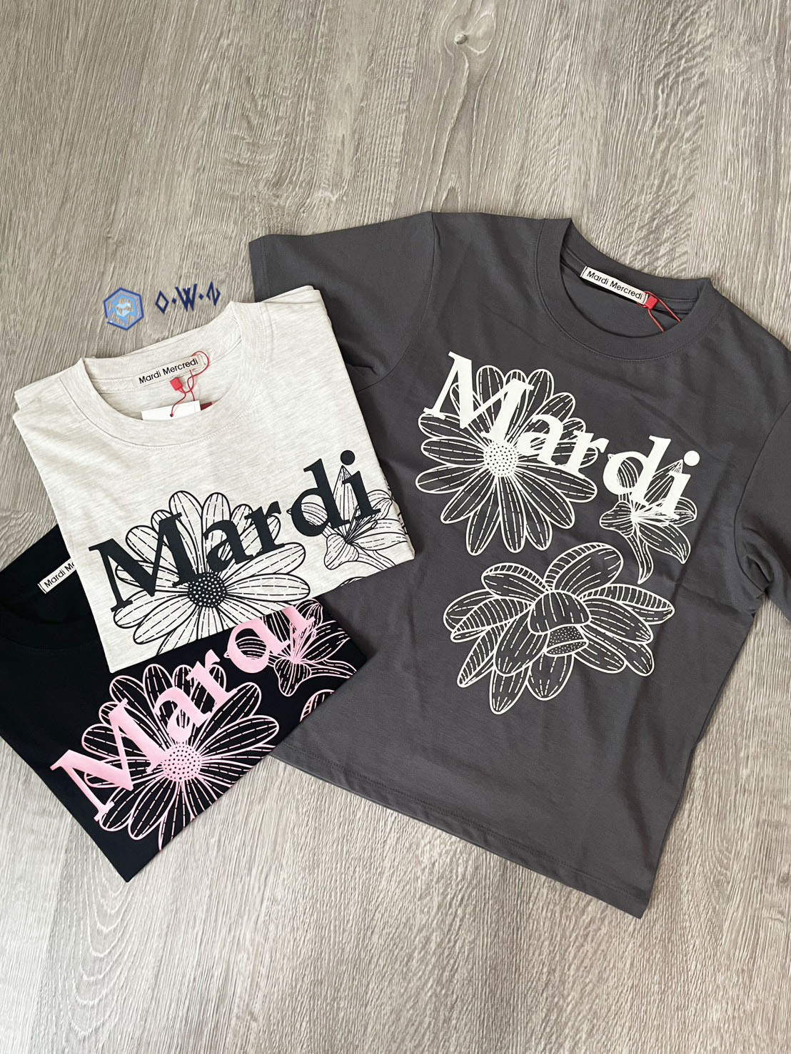 【OWN】Mardi Mercredi 短袖上衣 短版 雛菊 花花 新款 韓國網路限定 單一尺寸 燕麥 炭灰 黑色