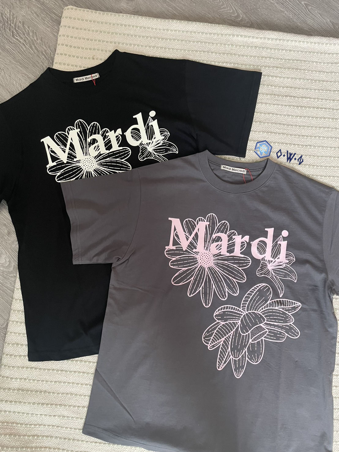 【OWN】Mardi Mercredi 短袖上衣 雛菊 花花 新款 韓國網路限定 單一尺寸 炭灰 黑色