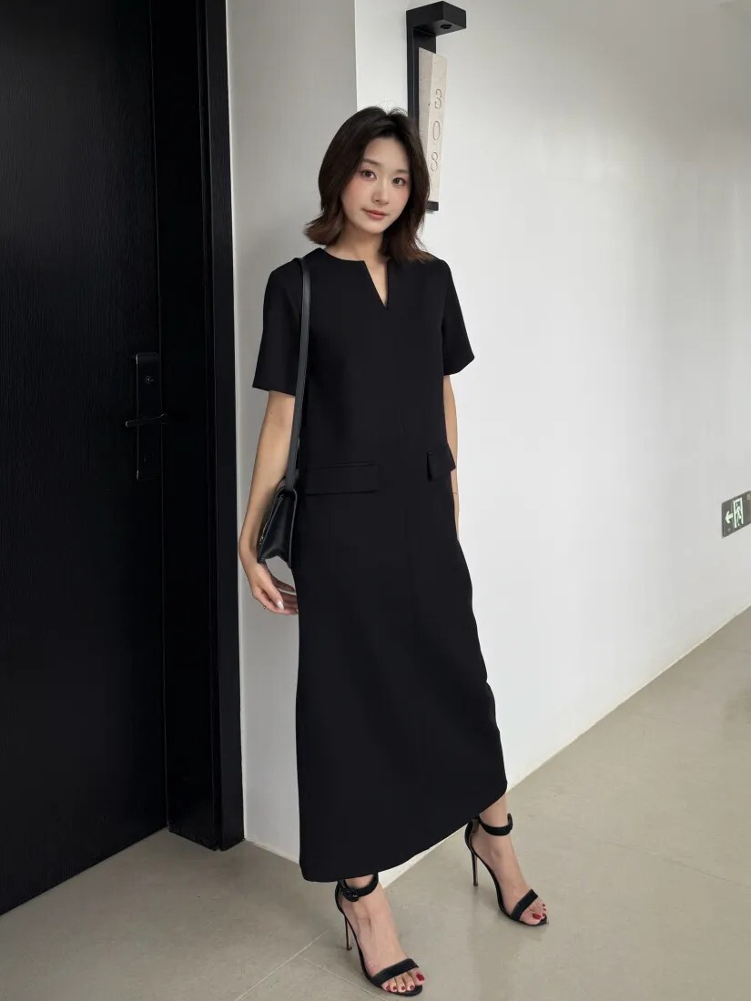 經典黑V切口圓領造型假兩件長洋裝-S-L (Elegant & Love)