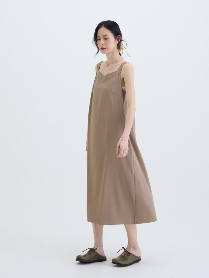 京町靜影寬肩帶洋裝-薄茶