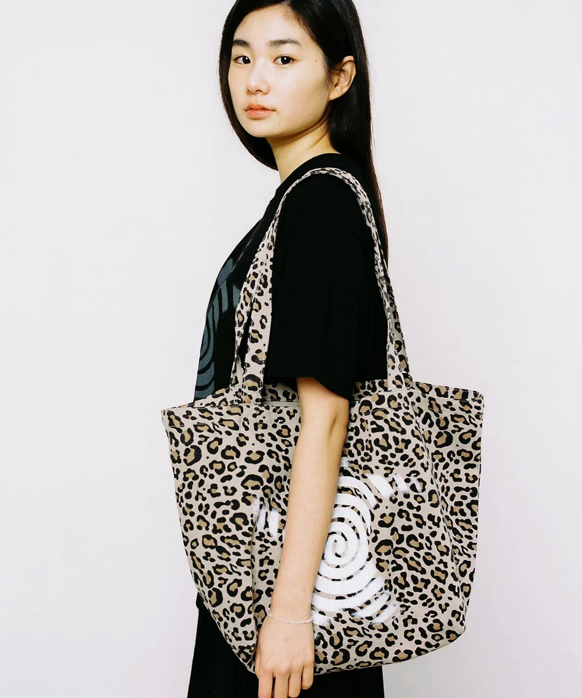 WEBHOUSE Twister Star Tote Bag - Leopard