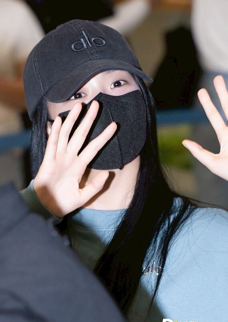 Jisoo同款 alo 水洗黑刺繡Logo 老帽