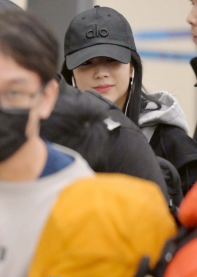 Jisoo同款 alo 水洗黑刺繡Logo 老帽