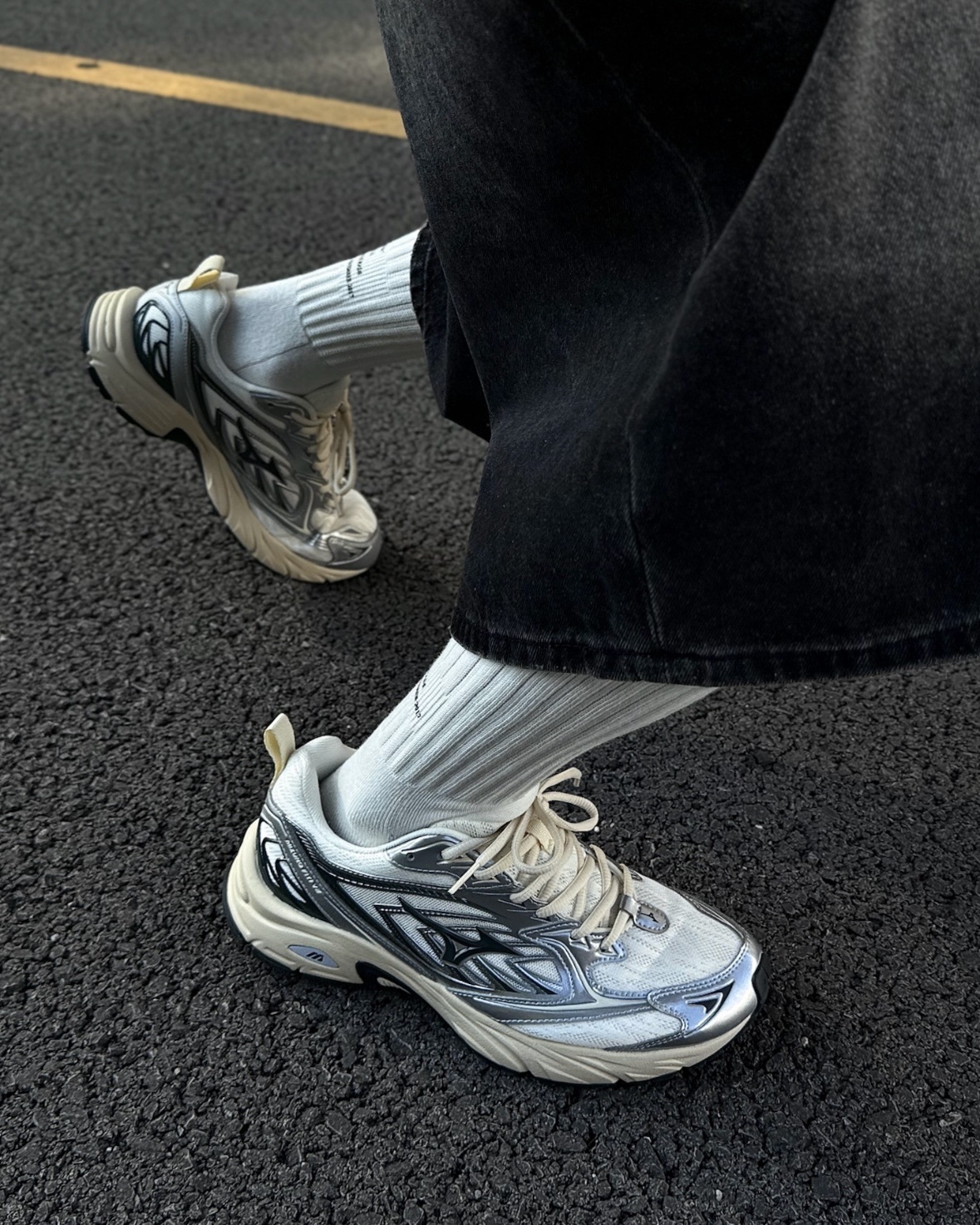 Mizuno Fiyi V2 美津濃 復古 奶油 銀白