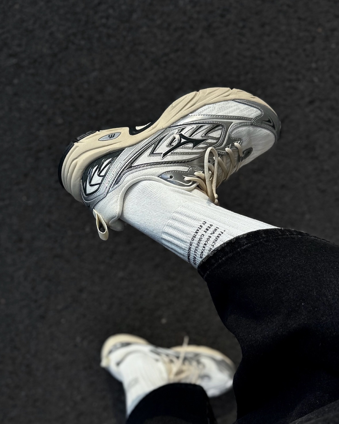 Mizuno Fiyi V2 美津濃 復古 奶油 銀白