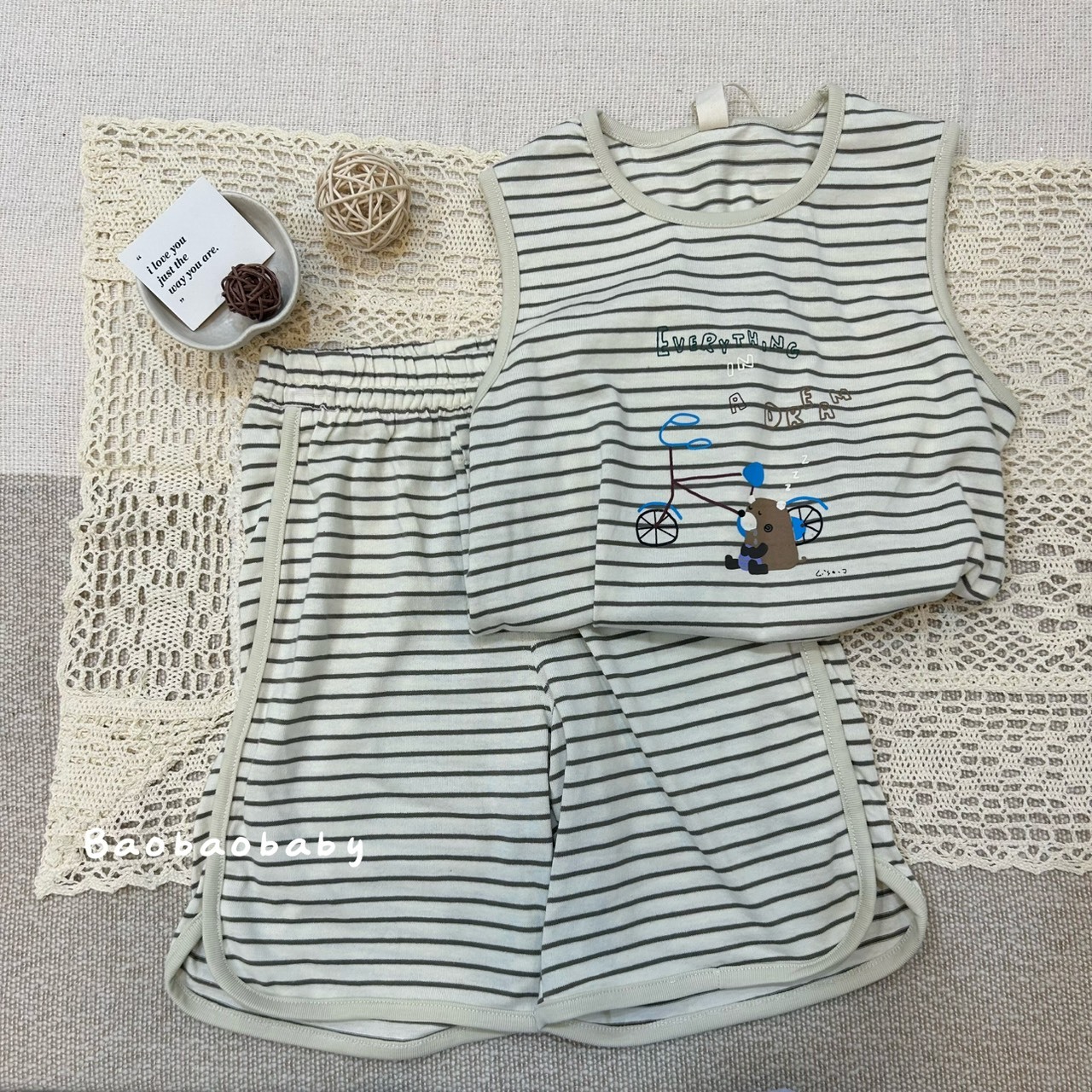 土撥鼠條紋套裝