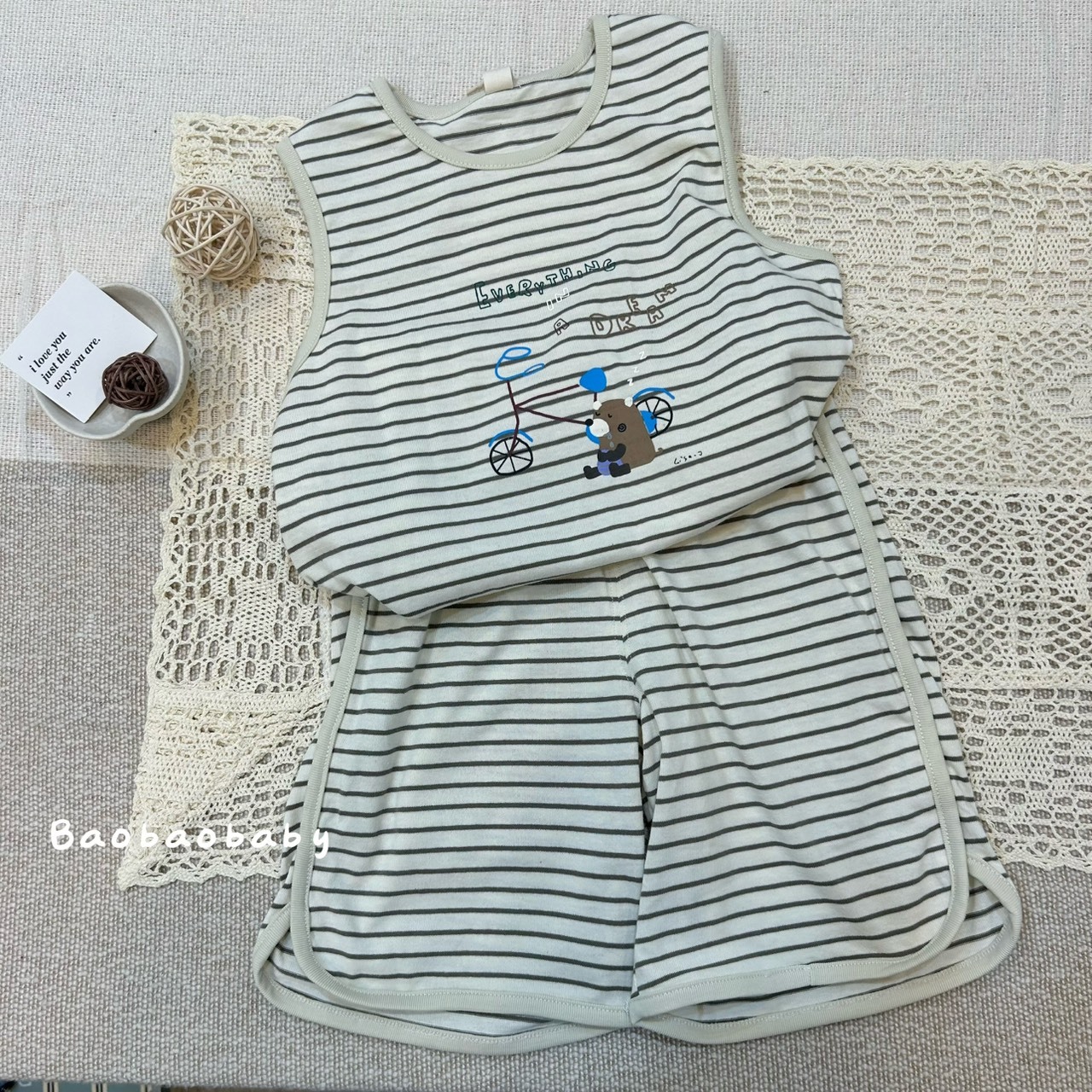 土撥鼠條紋套裝