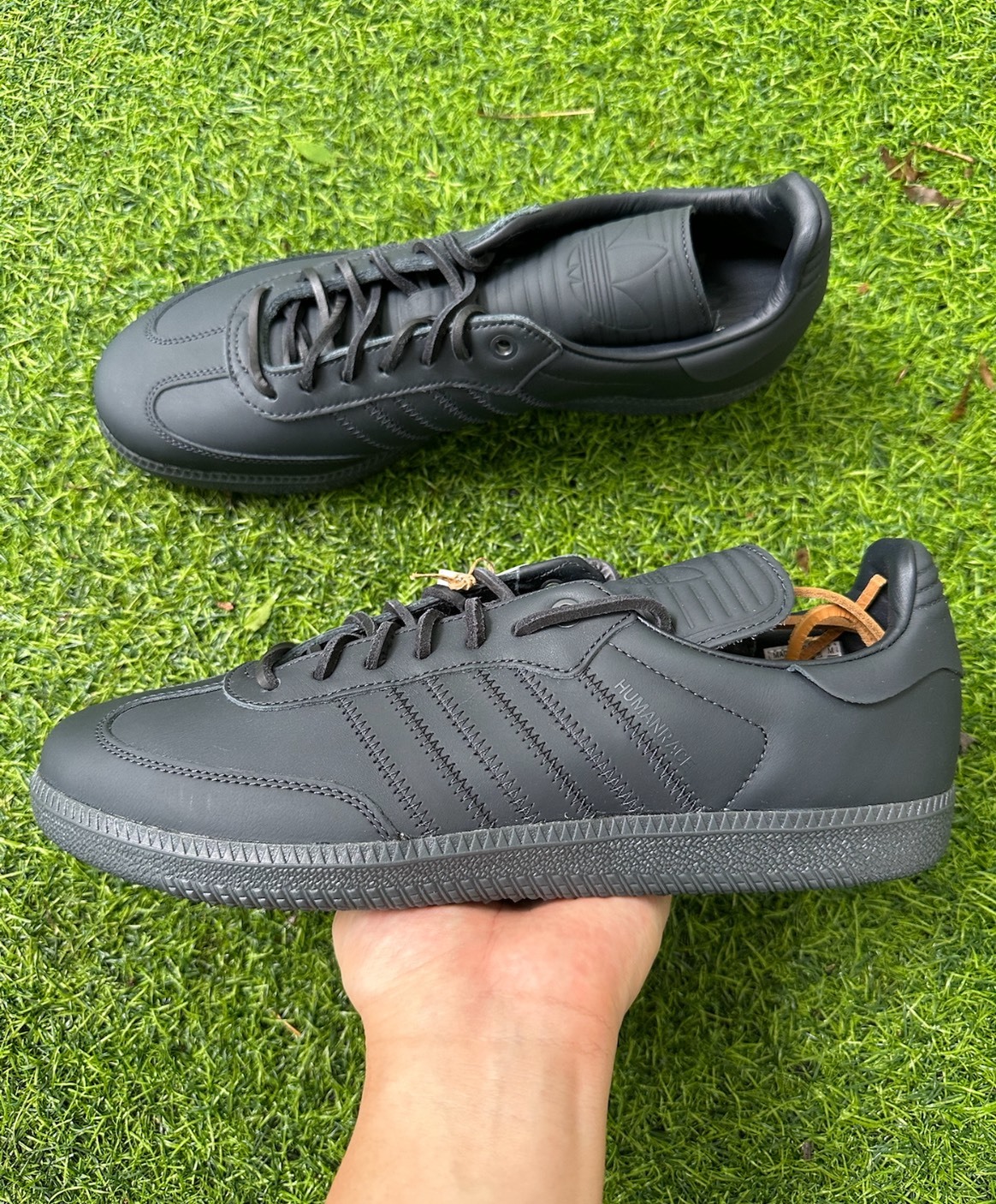 Pharrell 聯名 adidas Humanrace 炭黑休閒板鞋 男女同款 潮流耐磨低幫鞋 Aug25