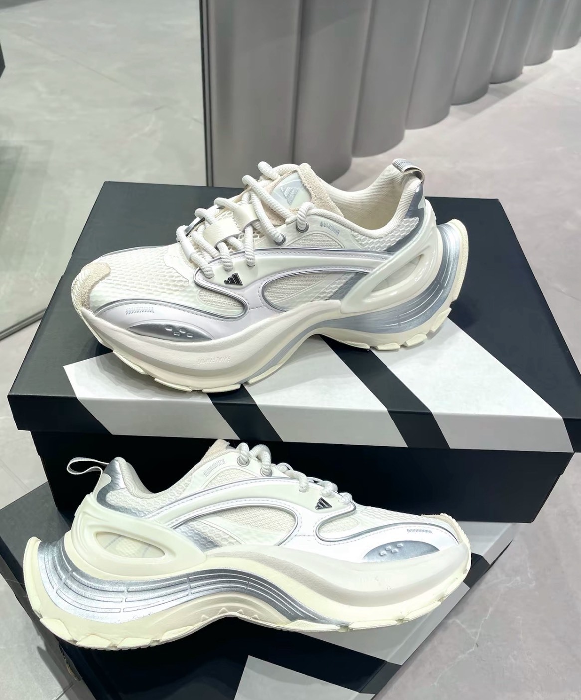 adidas XLG SPEED 白色休閒運動鞋 百搭耐磨 男女同款跑步鞋 Aug25