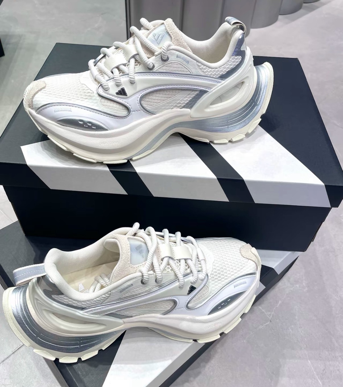 adidas XLG SPEED 白色休閒運動鞋 百搭耐磨 男女同款跑步鞋 Aug25