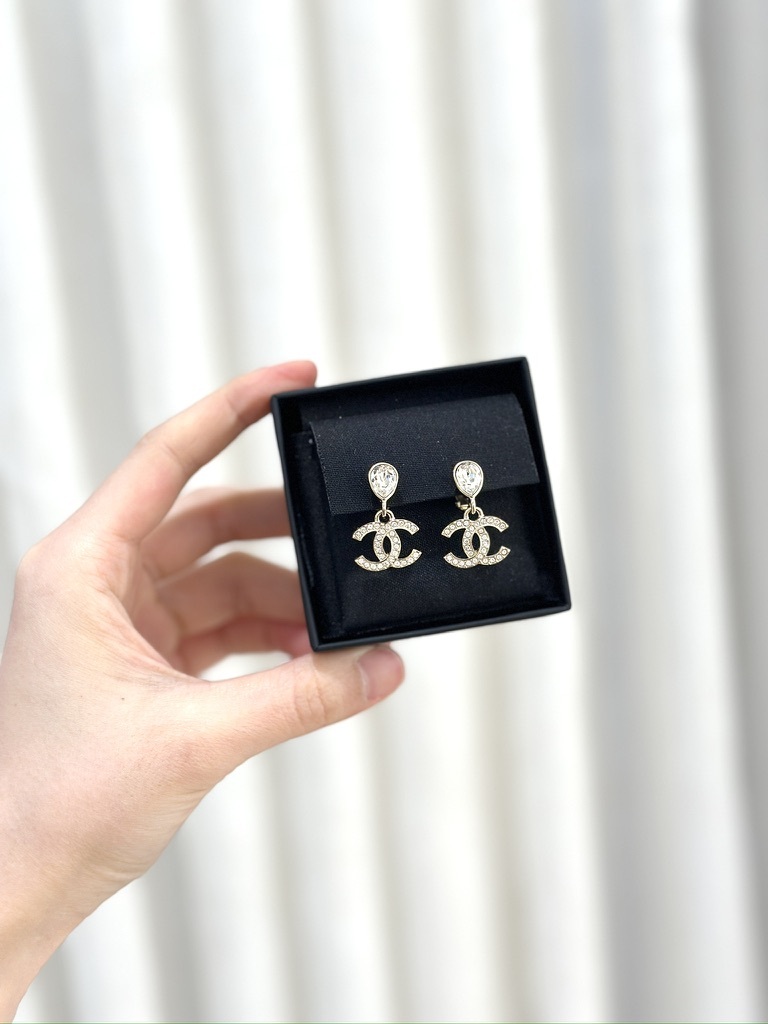 CHANEL 25A CC Logo Drop Clip Earrings 水滴雙C吊墜耳夾 ABG010