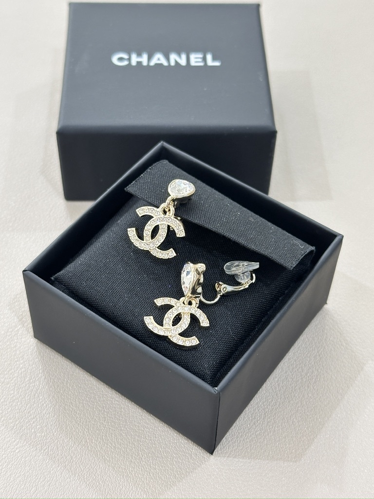 CHANEL 25A CC Logo Drop Clip Earrings 水滴雙C吊墜耳夾 ABG010
