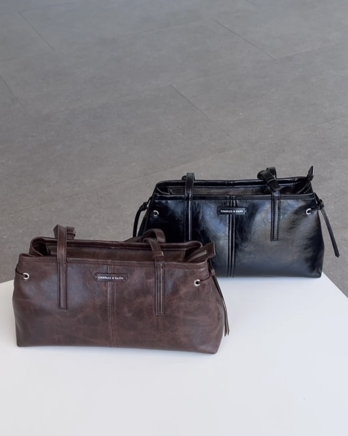 Charles & Keith 小CK 包包 法棍包 拉鍊 黑 棕 2色 CK2-20792673