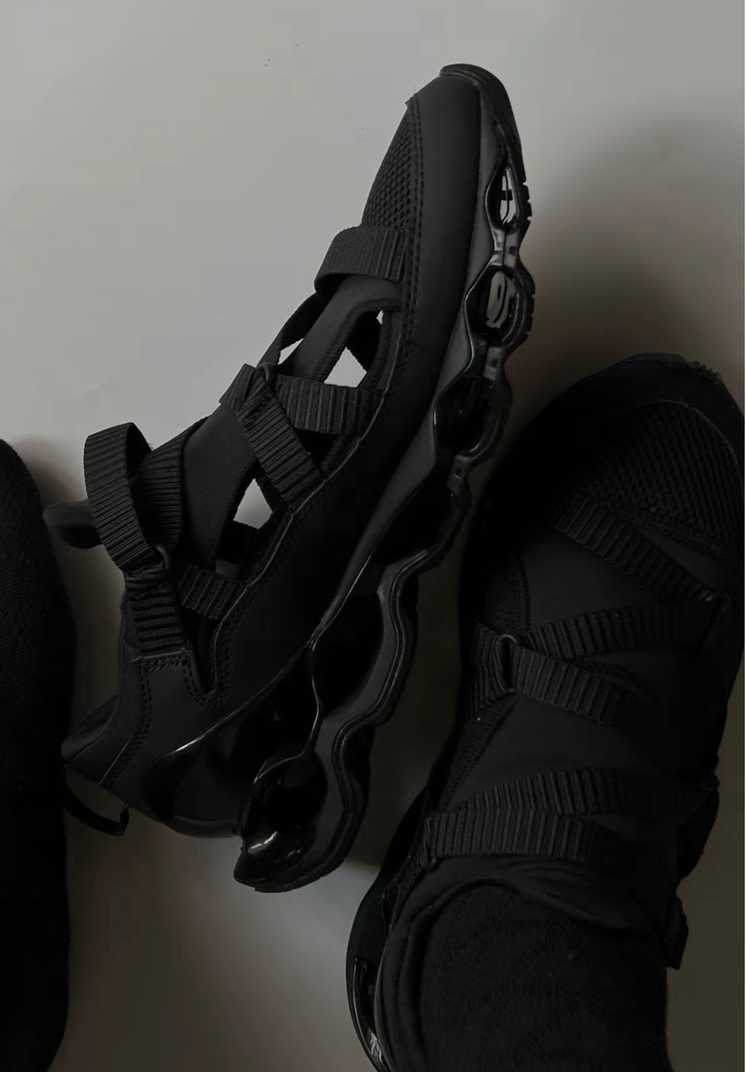 Mizuno Prophecy Strap 黑色慢跑鞋 男女同款 機能運動鞋 增高潮鞋 Aug25