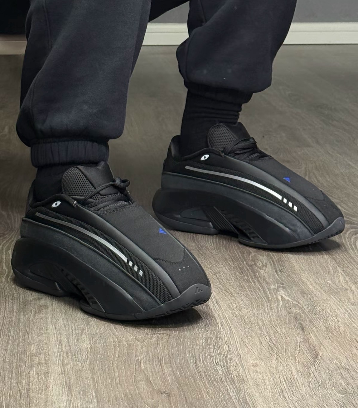 adidas Mad IIInfinity 黑色 復古籃球鞋 男女同款 穿搭百搭運動鞋 Aug25