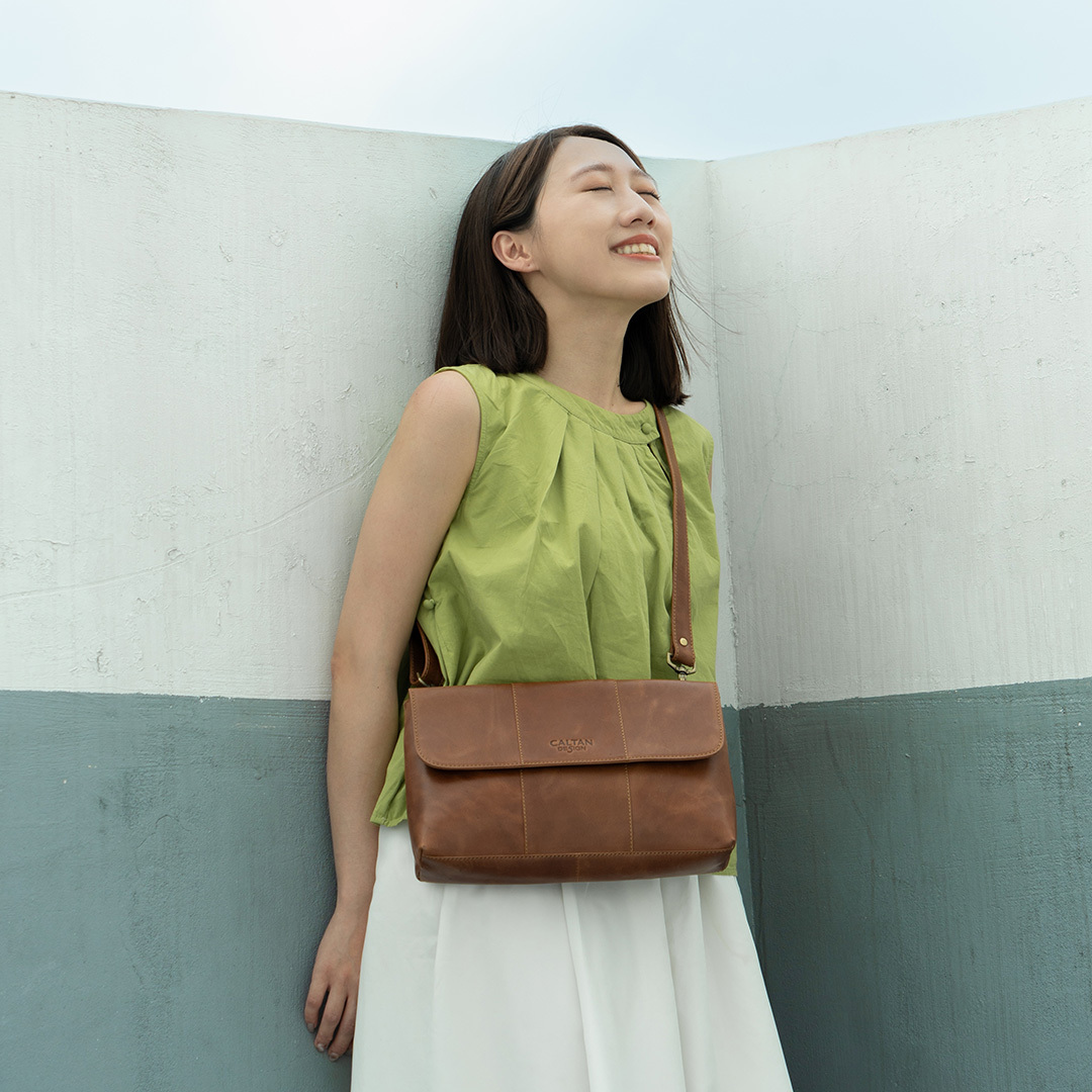 真皮輕巧典雅美學斜背包-五色(5350)