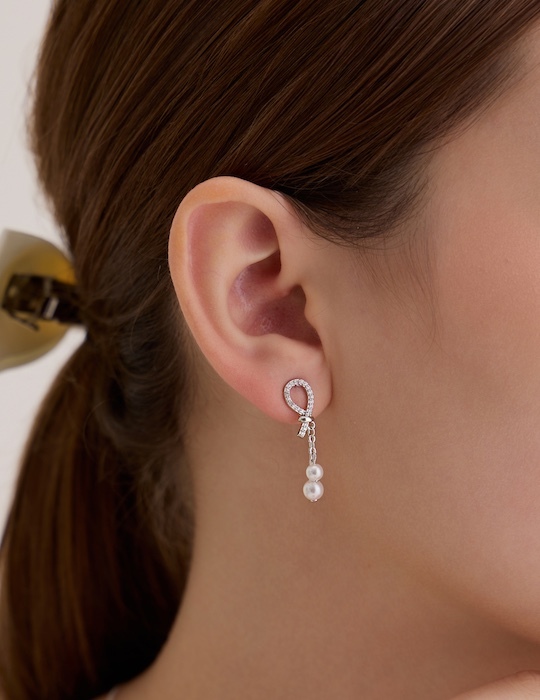 滿鑽繩圈垂珍珠。銀針耳環