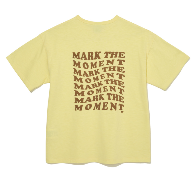 【直播】KM080513 Markm WAVE SLOGAN GRAPHIC 男女同款短袖上衣 (MIIBC8851)