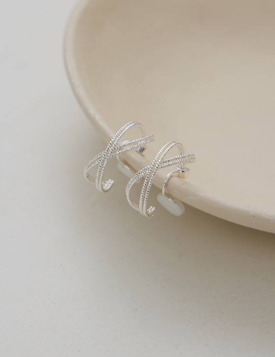 經典交織。夾式耳環(銀)