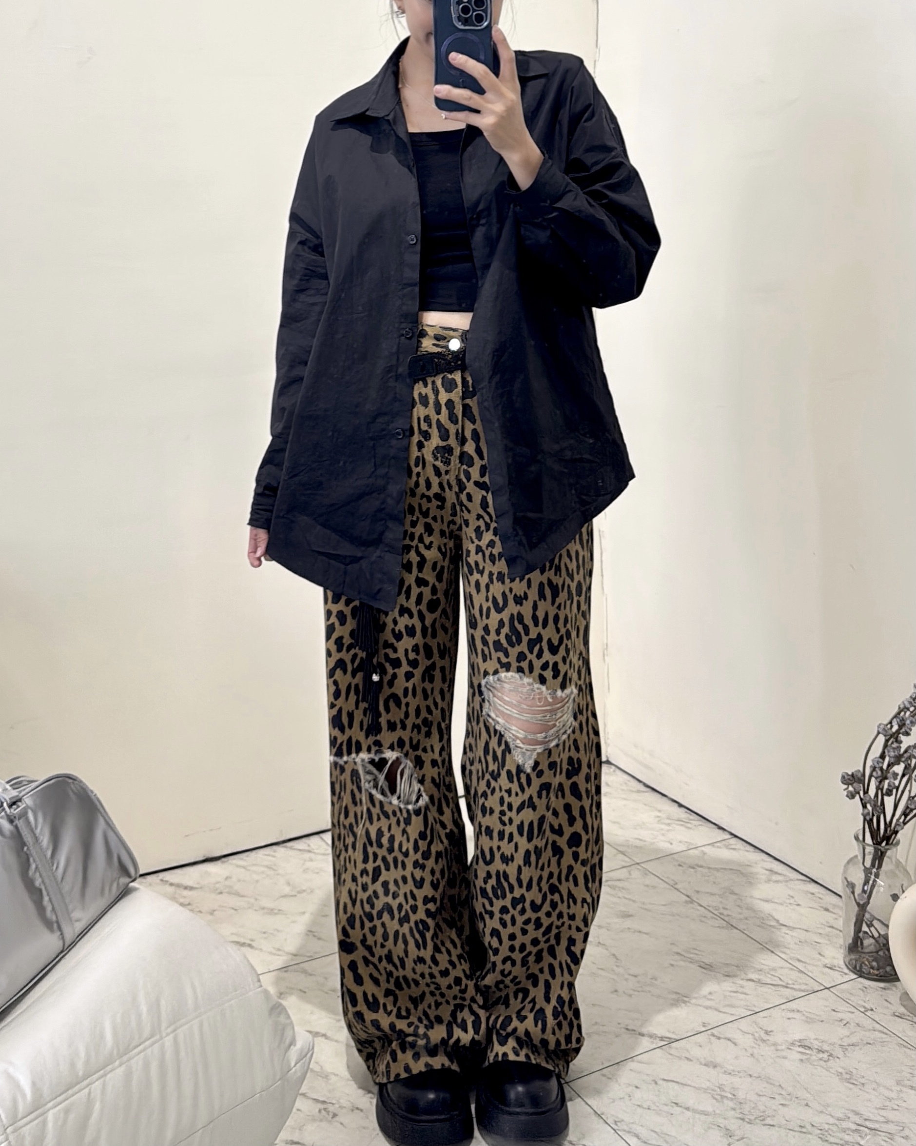 日感爆棚豹紋刷破牛仔寬褲-8090