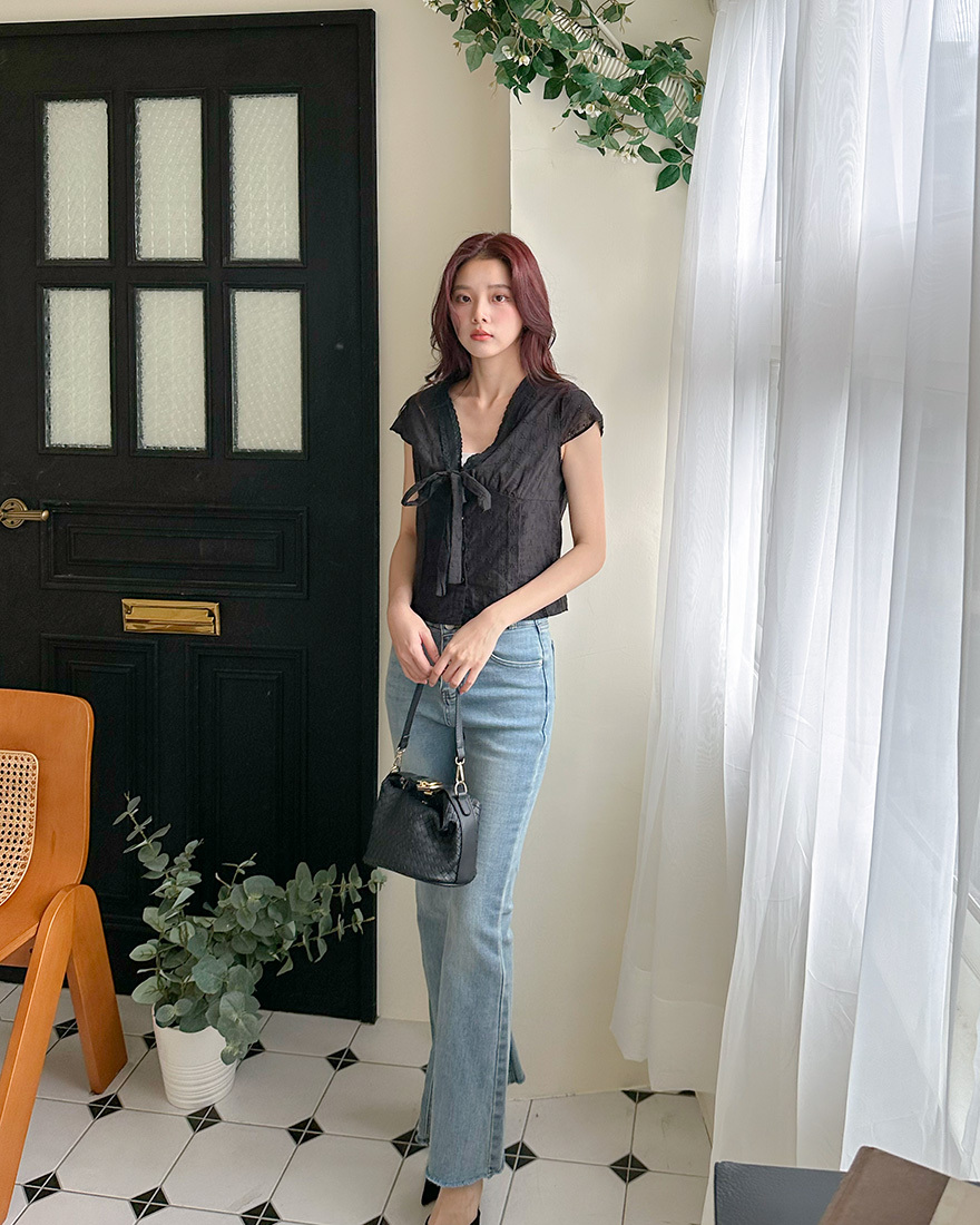 LINA LINA高雅私語滿版刺繡緹花綁結排釦上衣-貴氣黑