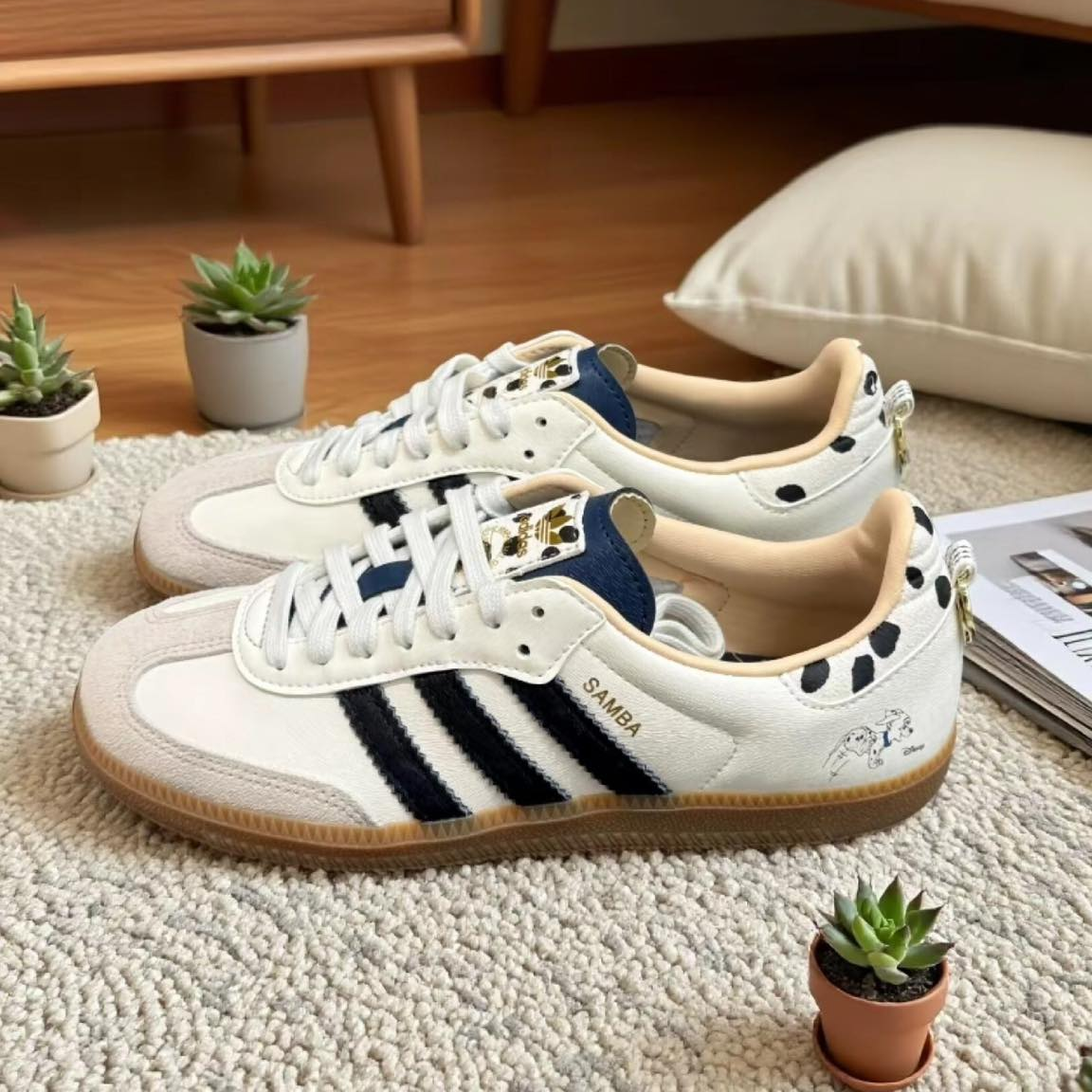 Adidas 迪士尼101忠狗 X SAMBA OG 米白 經典 皮革 聯名 運動休閒鞋 KJ5990