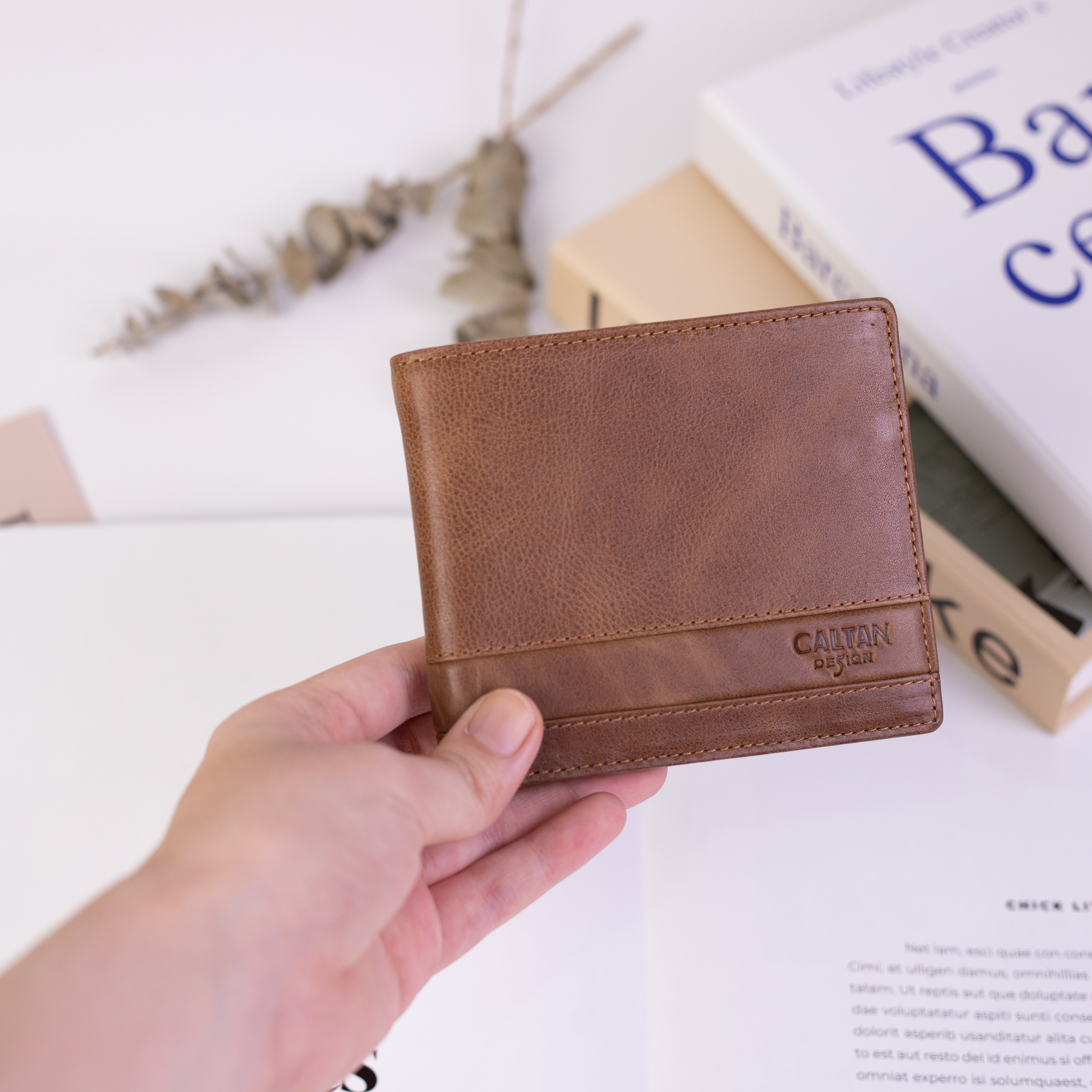 『新品上市』老爺有喜 男用皮革壓飾真皮簡約短夾(071695lt)