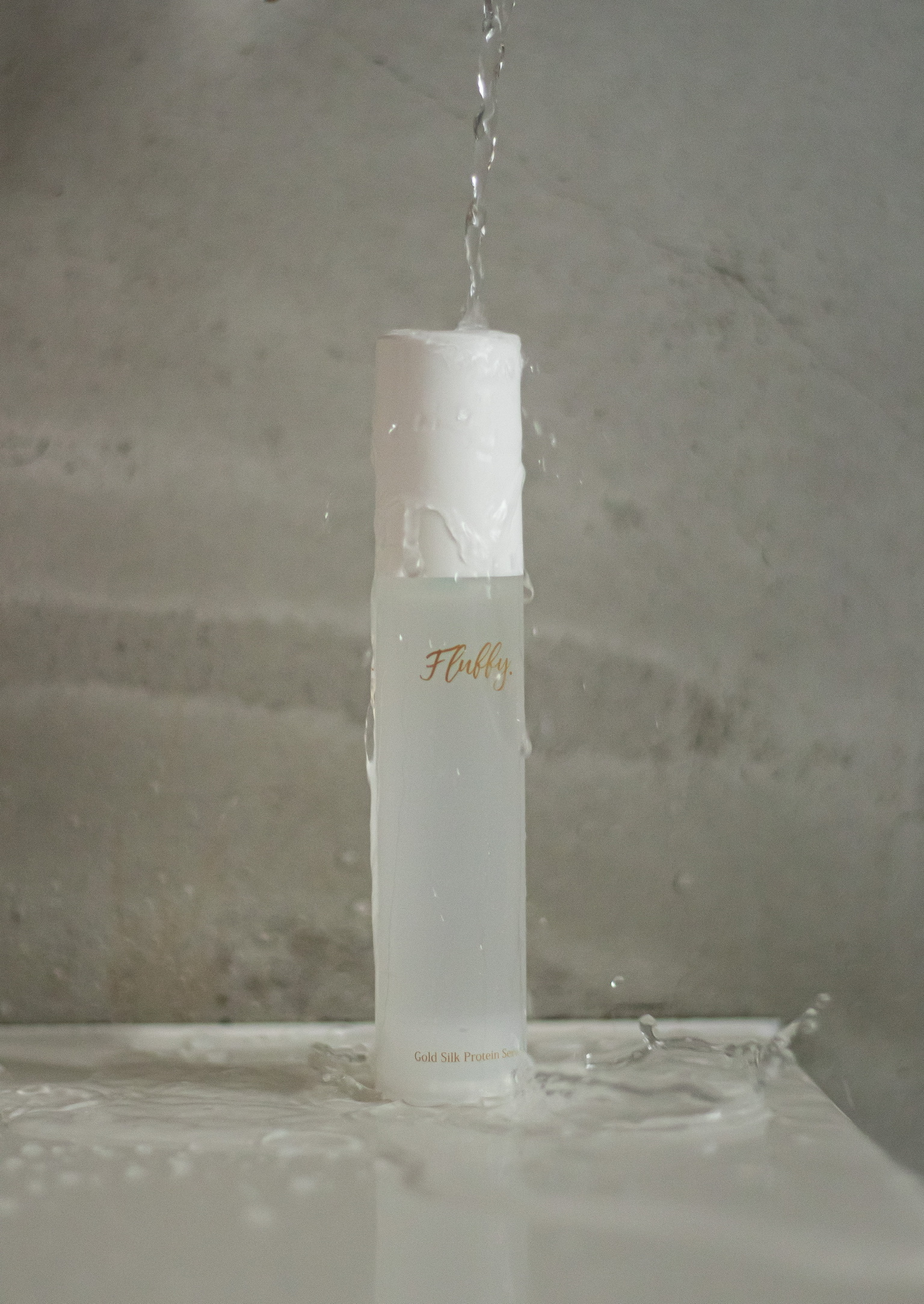 【改善皮膚的自我更新能力】FLUFFY 水光澤。黃金蠶絲維他命Ｅ精華液