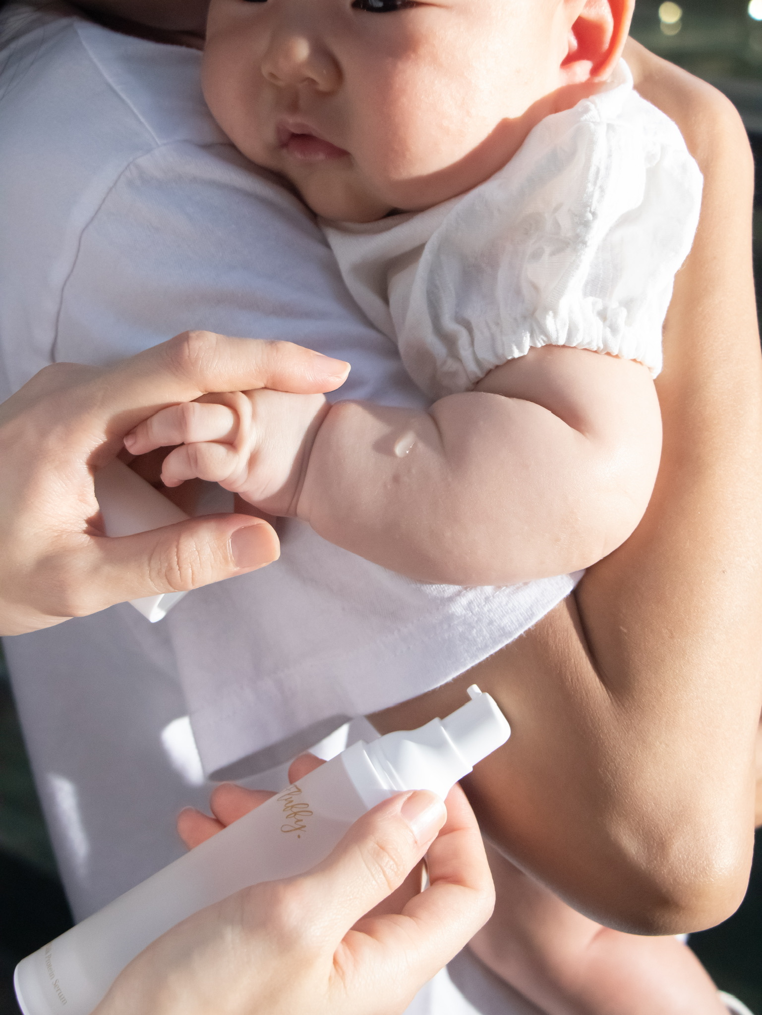 【改善皮膚的自我更新能力】FLUFFY 水光澤。黃金蠶絲維他命Ｅ精華液