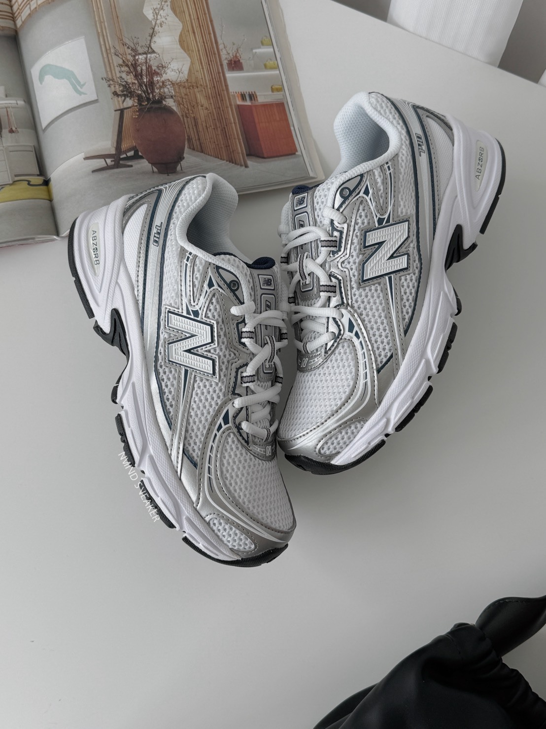 <快速出貨> NEW BALANCE 740 柔霧白銀