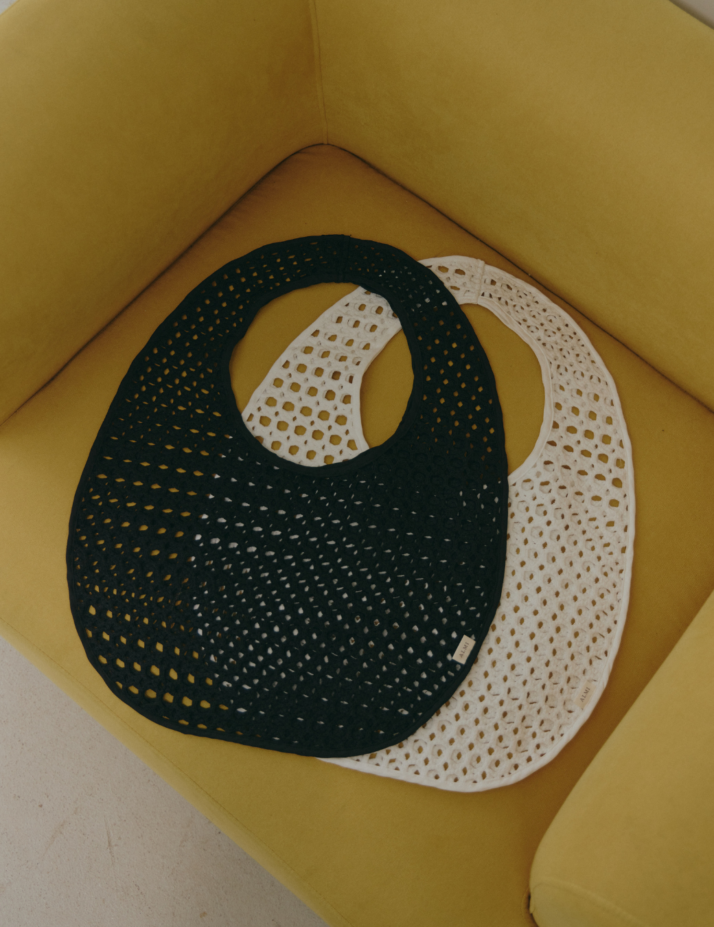 簍空肩背洞洞袋（2色）